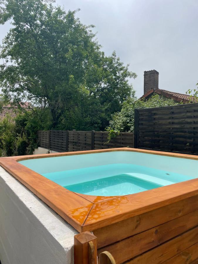Beautiful Cottage With Private Plunge Pool/Hot Tub - 40 Mins From Puy Du Fou La Chapelle-Saint-Étienne Kültér fotó