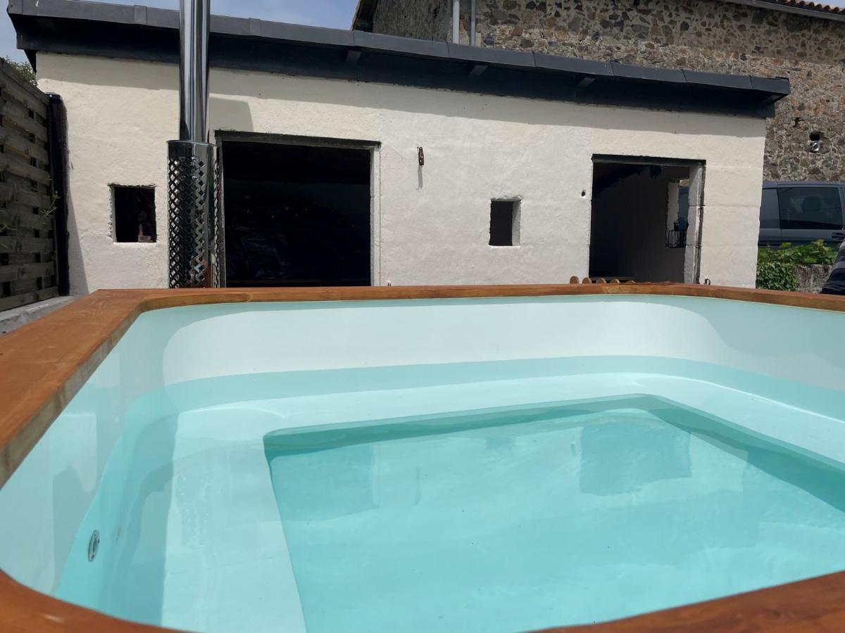 Beautiful Cottage With Private Plunge Pool/Hot Tub - 40 Mins From Puy Du Fou La Chapelle-Saint-Étienne Kültér fotó